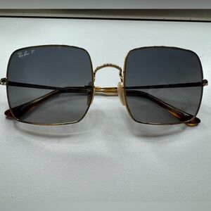 RAY-BAN SQUARE 1971 CLASSIC 
Have never been worn.
